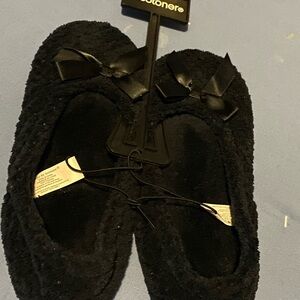 Isotoner Women's Cozy Black Slippers with Bow